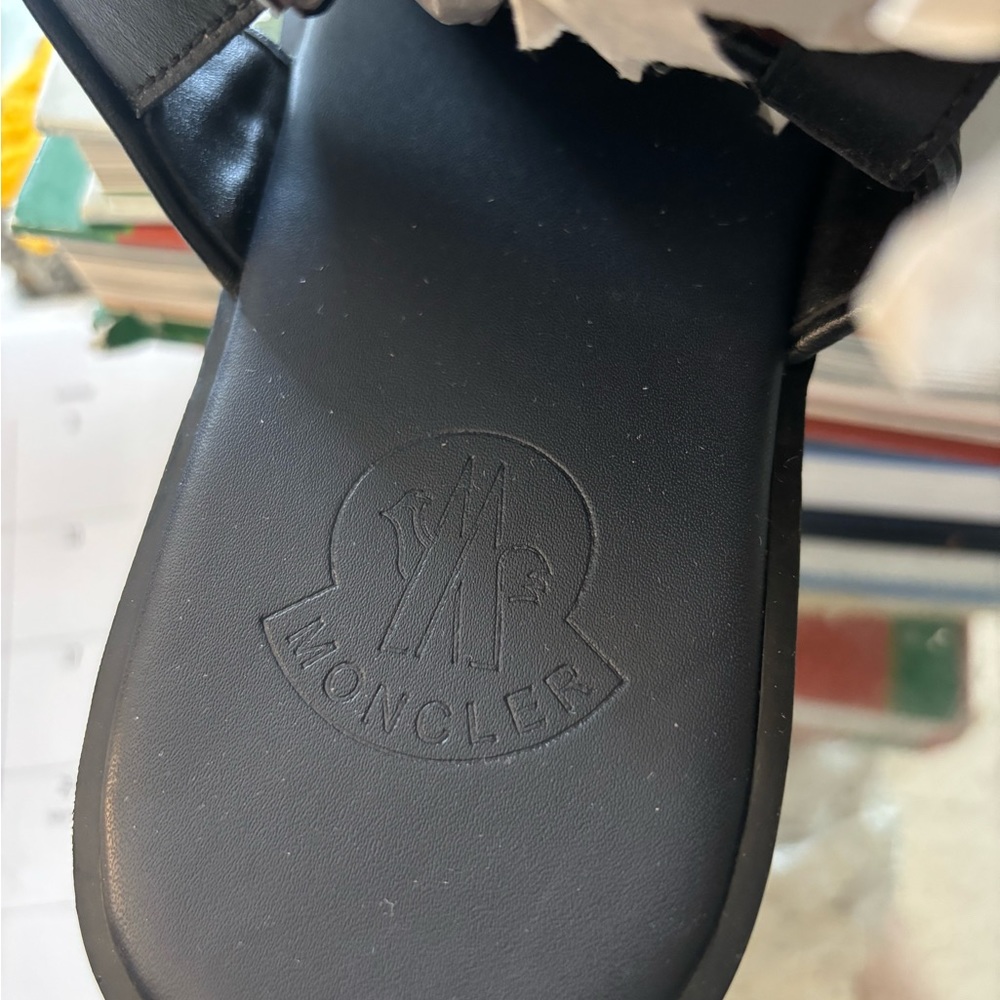 Moncler leather strap sandal - Picture 7 of 7